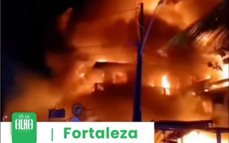Incêndio de grandes proporções destrói Sucata Chico Alves na Avenida Sargento Hermínio