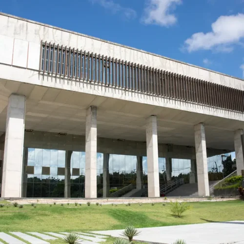 Justiça mantém prisão de homem acusado de estuprar colega de trabalho em agência da Enel no Ceará