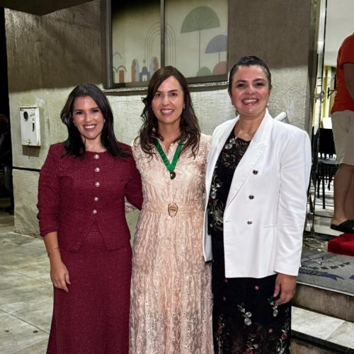 Primeira-dama do Ceará é homenageada com maior honraria da Câmara de Baturité