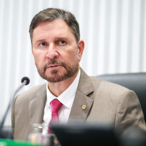 Alece anuncia Cid Gomes e Camilo Santana como agraciados com a Medalha Virgílio Távora