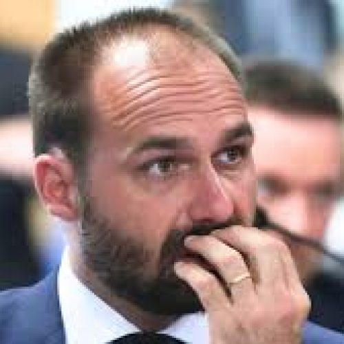 PF investiga possível uso de recursos ligados a filme sobre Bolsonaro para custear despesas nos EUA de Eduardo Bolsonaro