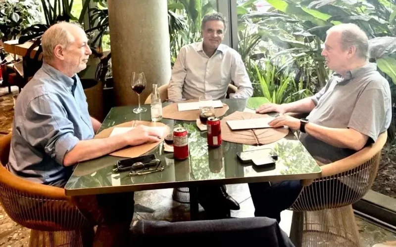 Aécio, Ciro e Tasso se reúnem e discutem cenário político do Ceará de olho em 2026