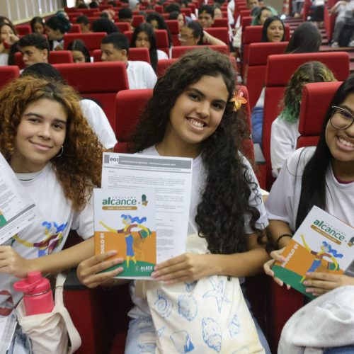 Programa Alcance Enem reúne mais de dois mil jovens e busca novo recorde de aprovações
